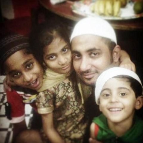 जुबैर खान अपने तीन बच्चों के साथ